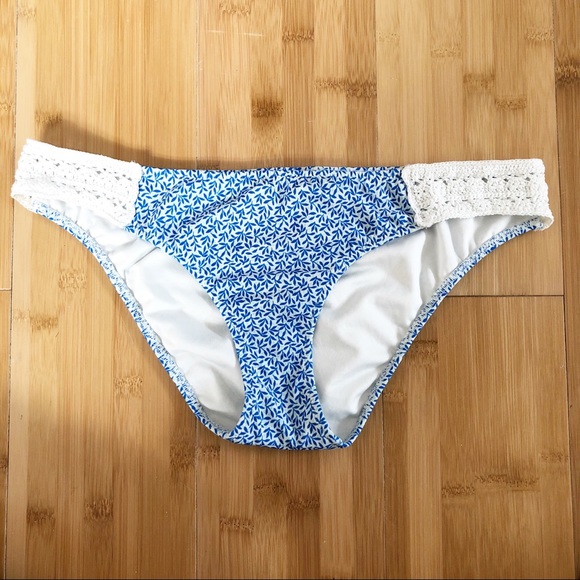 Blue & White Victoria's Secret Bandeau Bikini - Picture 5 of 10